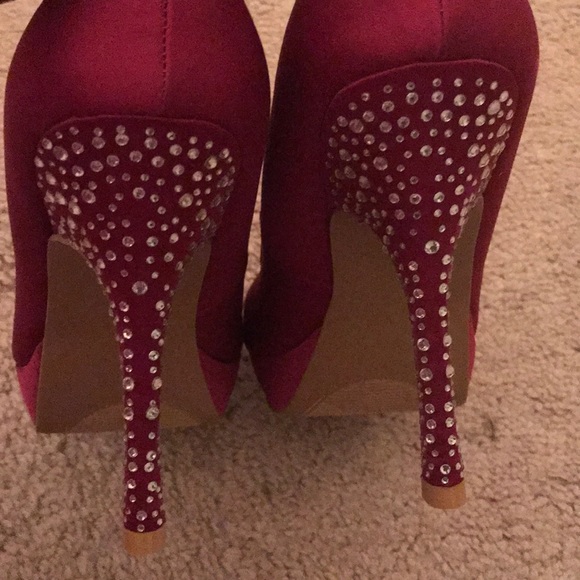 Shoes - Picture 5 of 6